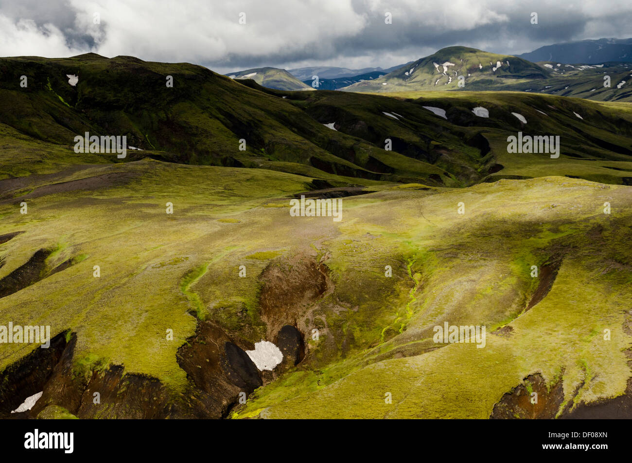 Vue aérienne, paysage couvert de mousse, Islandais, Islande, Europe Highlands Banque D'Images
