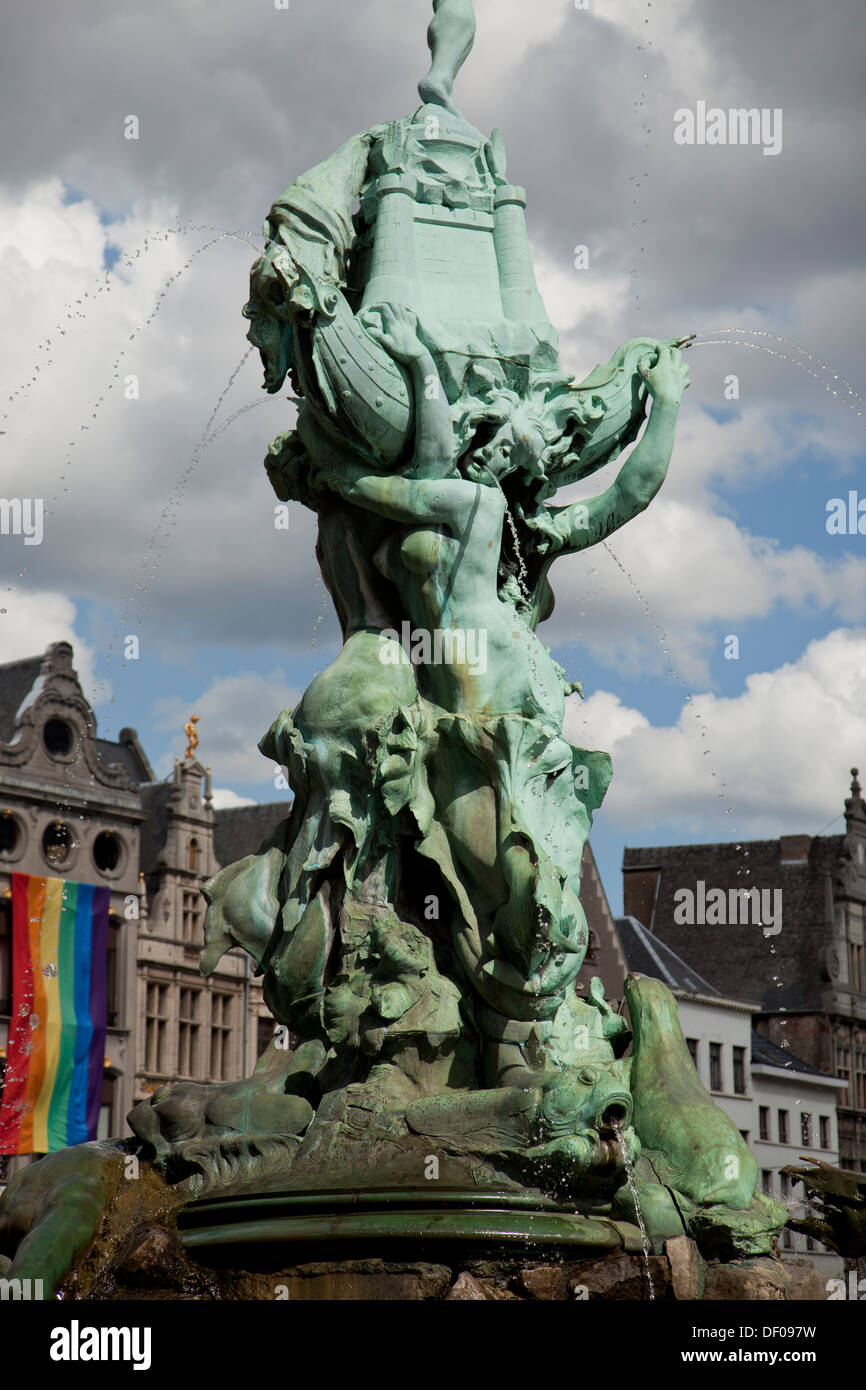 Statue de Brabo et la main du géant fontaine à la place du marché Grote Markt, à Anvers, Belgique, Europe Banque D'Images