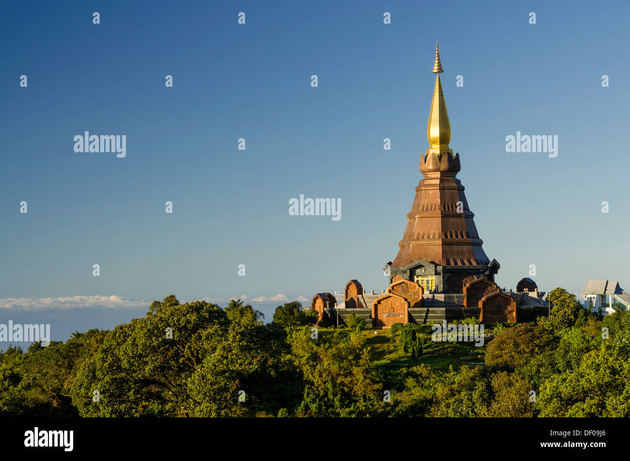 Naphamethinidon Phra Mahathat Chedi, complexe du temple du roi, le parc national de Doi Inthanon, la province de Chiang Mai Banque D'Images