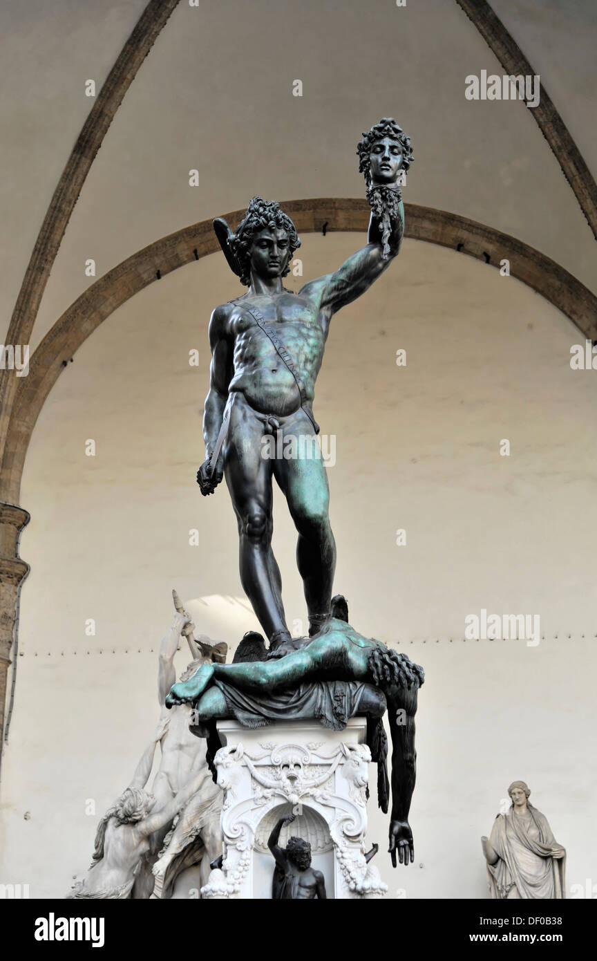 Persée tenant la tête de Méduse, statue par Benvenuto Cellini, statue sur  la Piazza della Signoría, Florence, Toscane, Italie Photo Stock - Alamy