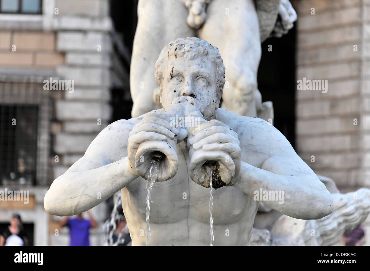 Triton soufflant dans un shell, Fontana del Moro, Moor Fontaine, Piazza Navona, Rome, Italie, Europe Banque D'Images