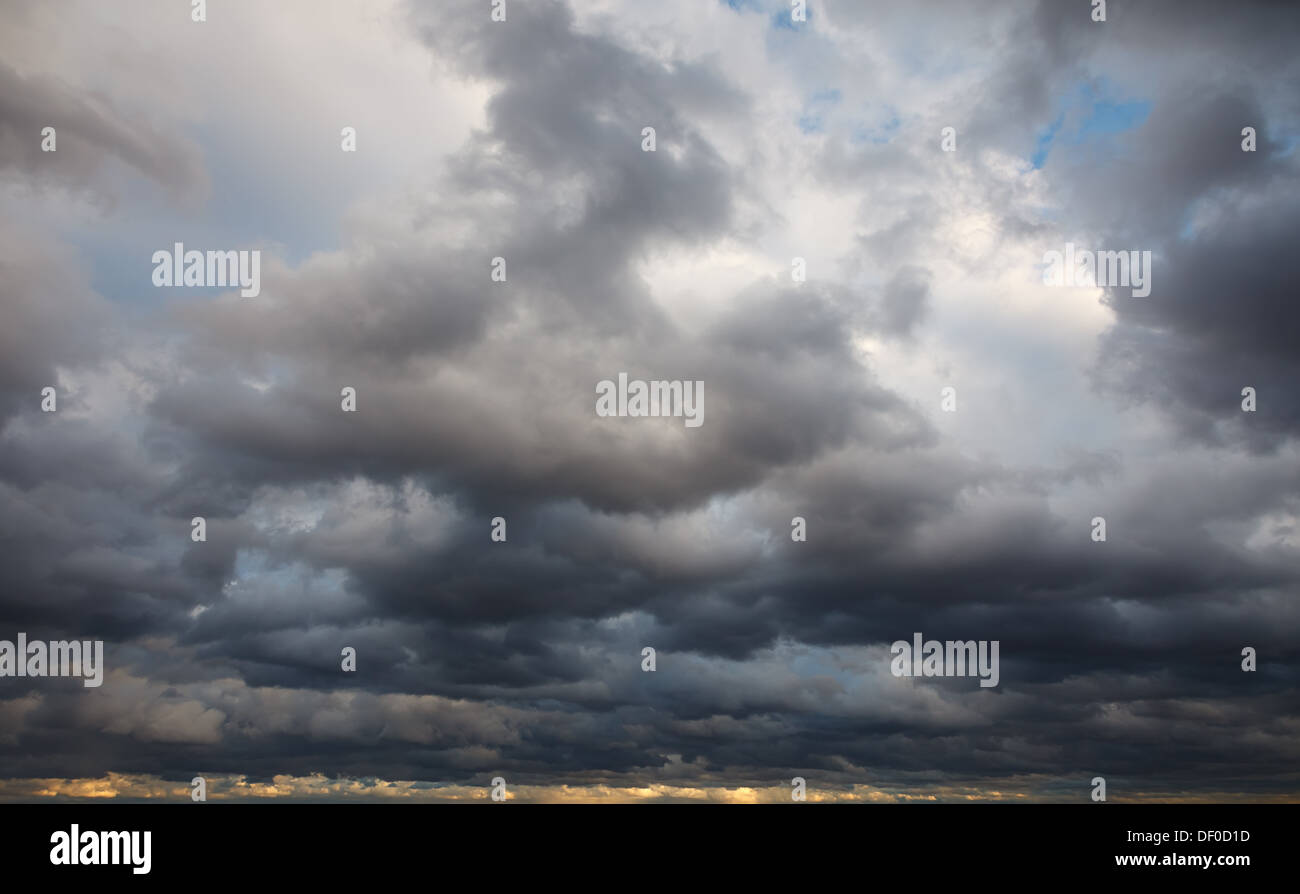 Contexte naturel : ciel d'orage Banque D'Images