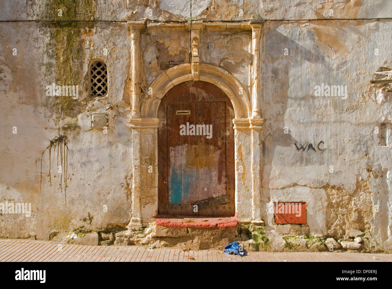 Une porte dans la médina de Rabat, Maroc, Afrique Banque D'Images