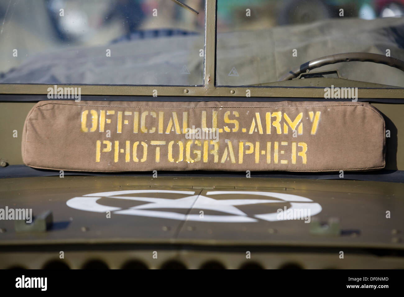 Photographe officiel de l'Armée US Jeep et signer Banque D'Images Photographe officiel de l'Armée US Jeep et signer Banque D'Images