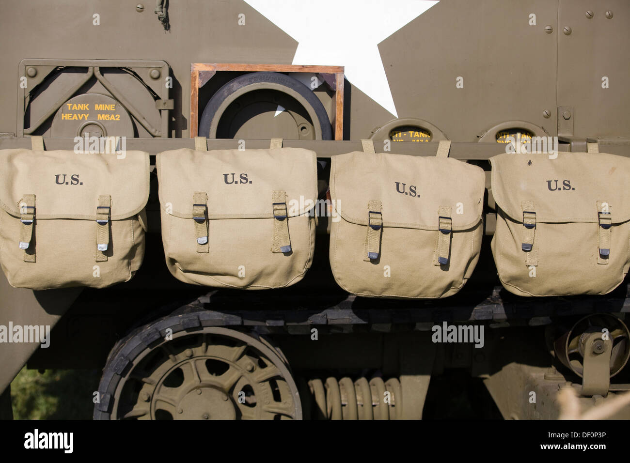 Les véhicules militaires dans la bataille à la victoire à Cosby Show US Toile Sacs à dos sur une cuve Banque D'Images