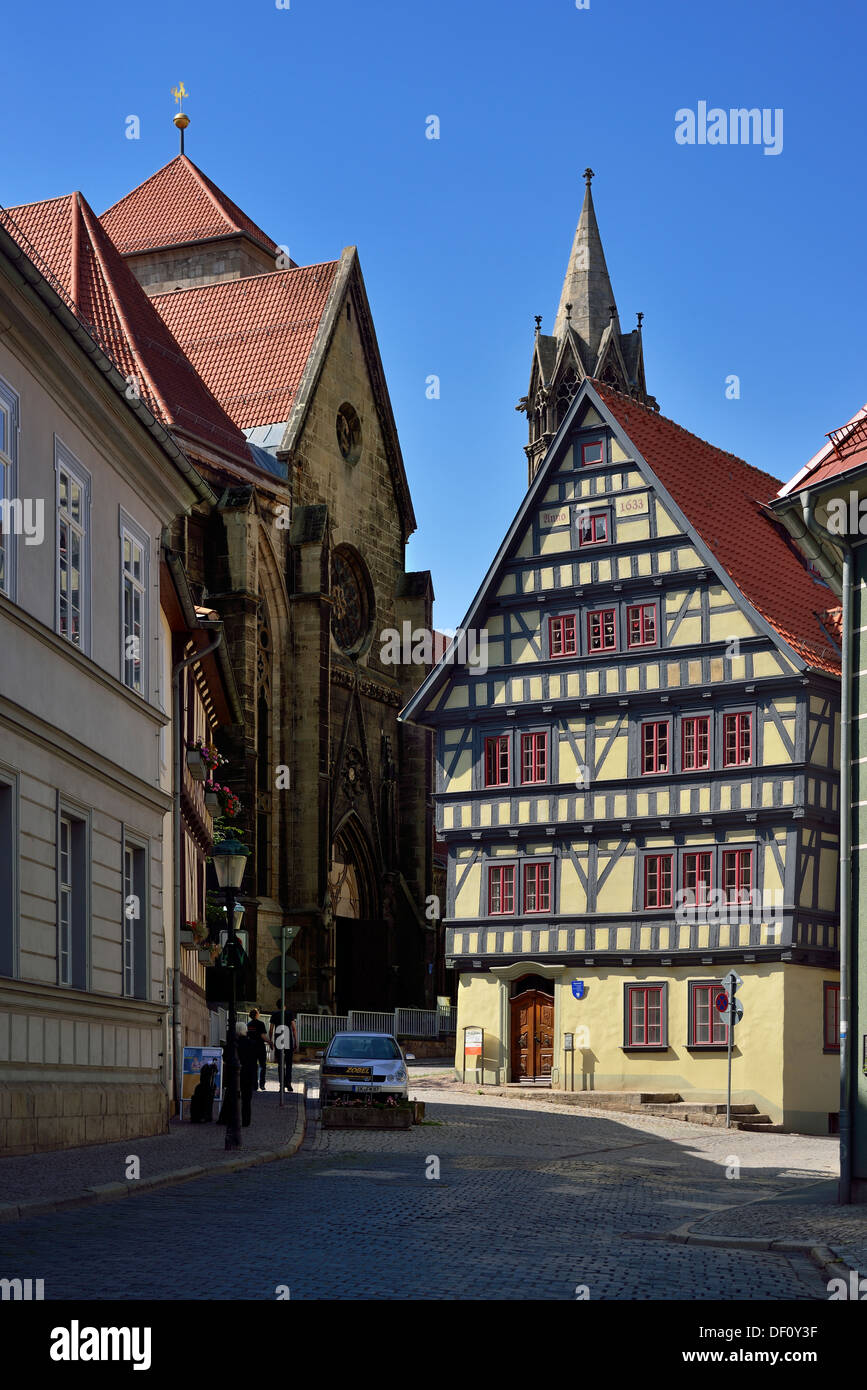 Usine de papier historique avec la chère église Notre Dame, Thuringe, Arnstadt, historische Papiermuehle bei der Liebfrauenkirche, Banque D'Images