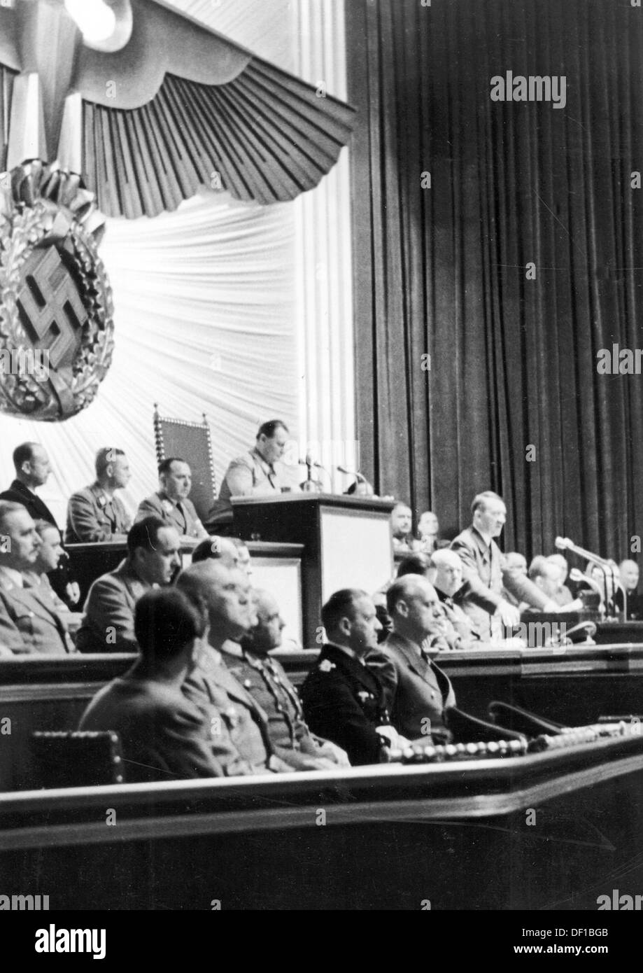L'image de la propagande nazie! Spectacles le chancelier Adolf Hitler prononcera un discours au Reichstag dans l'Opéra de Kroll à Berlin, Allemagne, le 11 décembre 1941. Dans ce discours, Hitler a déclaré la guerre aux États-Unis. Fotoarchiv für Zeitgeschichte Banque D'Images