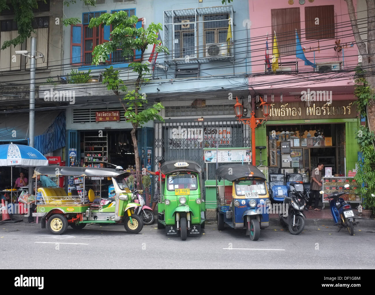 Scène de rue avec les Tuk Tuks, Bangkok Banque D'Images