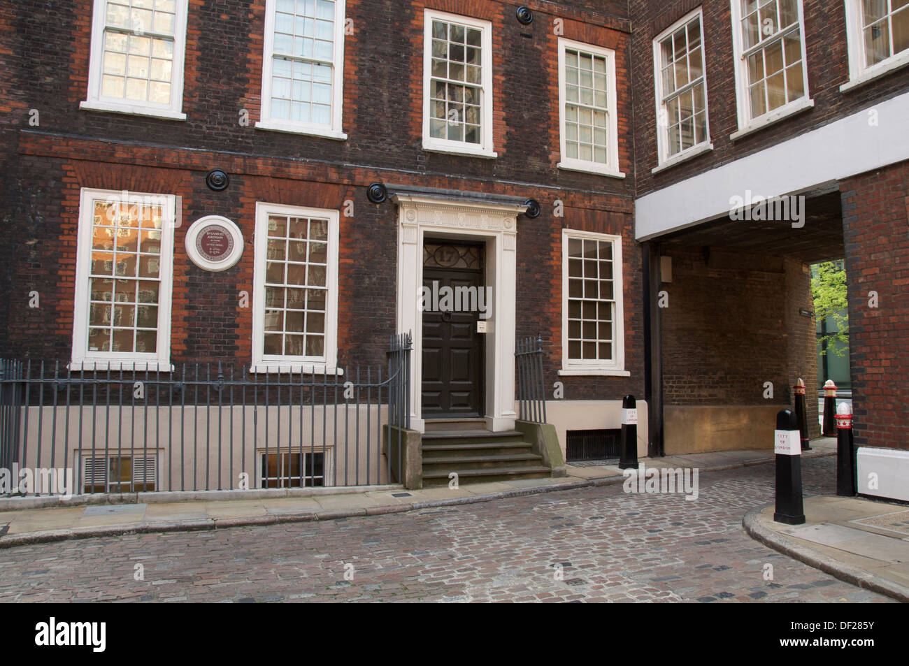 La maison, construite en 1700, de l'écrivain anglais Samuel Johnson à 17 Gough Square, un quartier cour isolée dans la ville de Londres. Il est aujourd'hui un musée. Banque D'Images