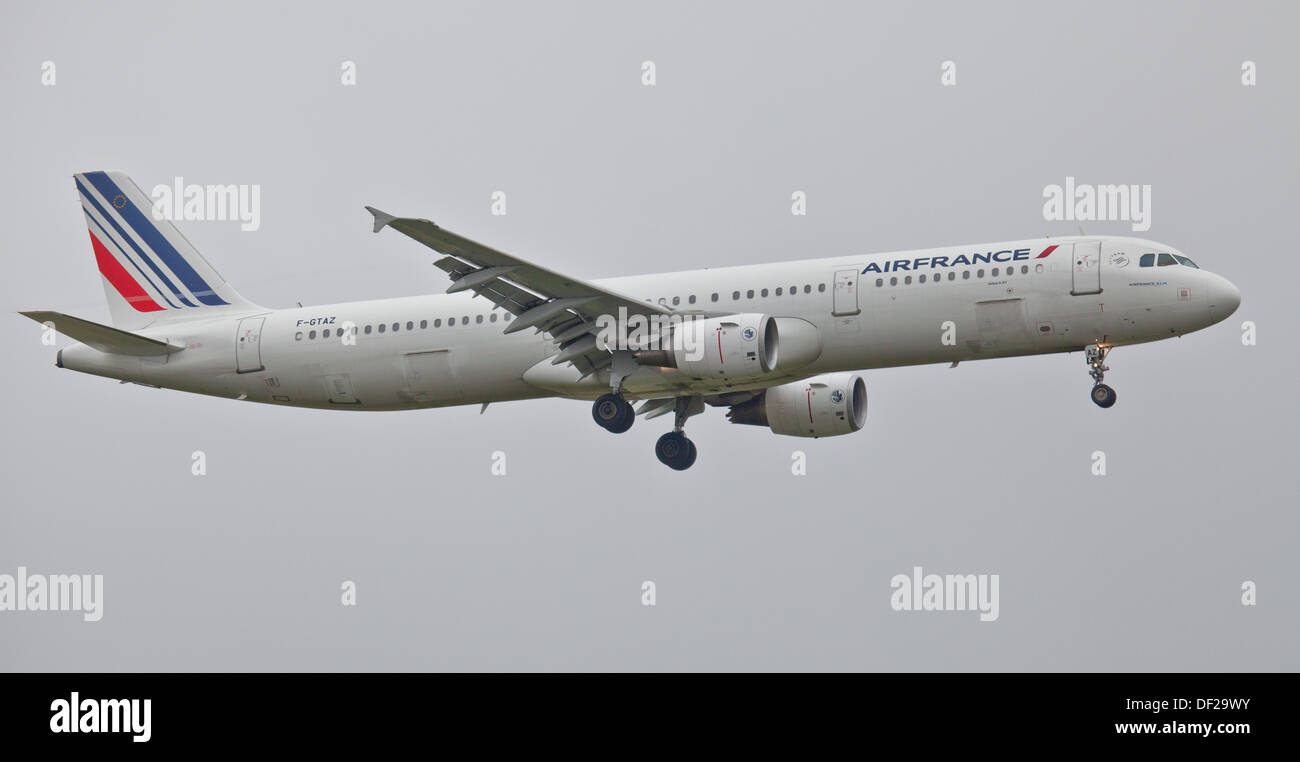 Air France a321 F-GTAZ entrée en terre à l'aéroport de Londres Heathrow LHR Banque D'Images