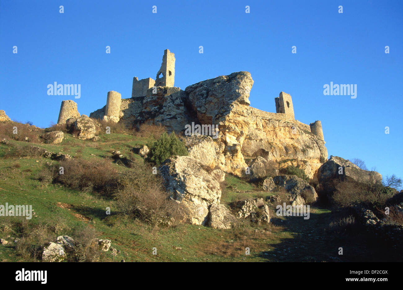 Château et ses remparts datant du xive siècle. Calatañazor. La province de Soria. Espagne Banque D'Images
