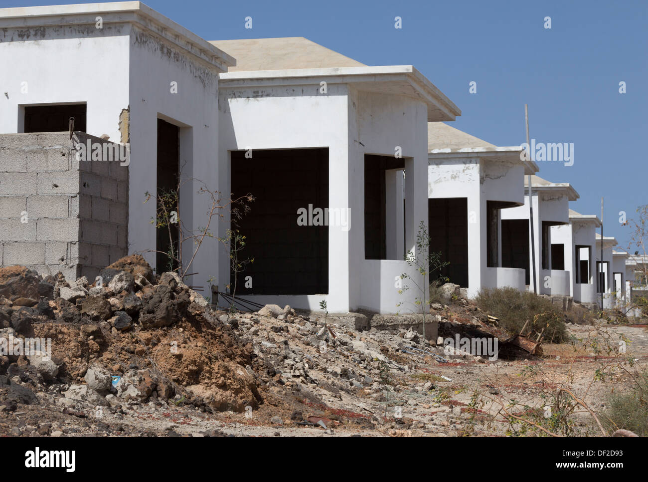 Villas inachevées causée par la récession espagnole - Costa Teguise - Lanzarote - Iles Canaries Banque D'Images
