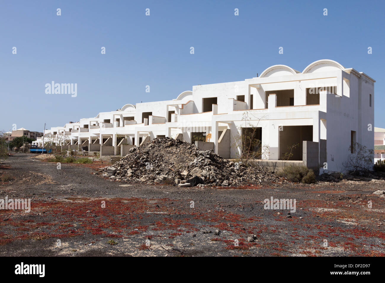 Villas inachevées causée par la récession espagnole - Costa Teguise - Lanzarote - Iles Canaries Banque D'Images