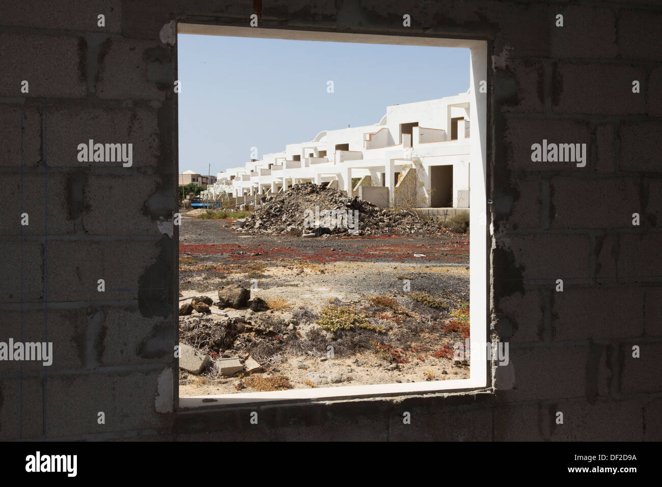 Villas inachevées causée par la récession espagnole - Costa Teguise - Lanzarote - Iles Canaries Banque D'Images