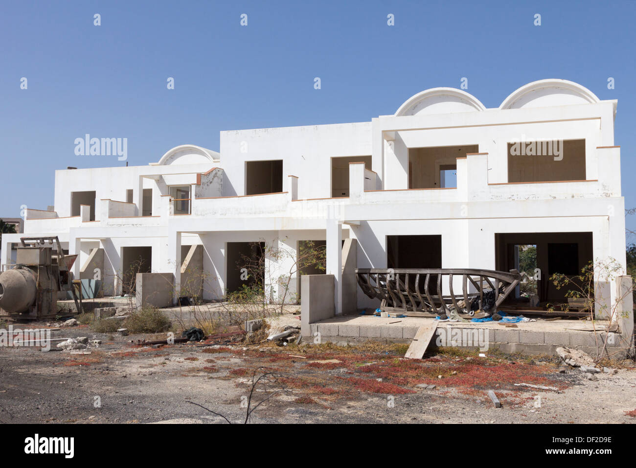 Villas inachevées causée par la récession espagnole - Costa Teguise - Lanzarote - Iles Canaries Banque D'Images