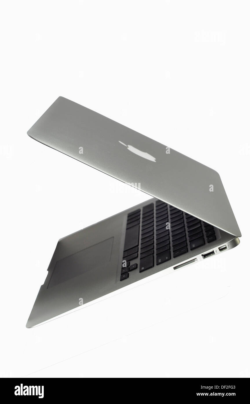 Macbook AIr dans différentes silhouette, isolé sur fond blanc Banque D'Images