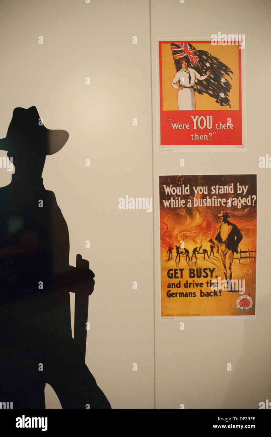 Les affiches de propagande patriotique, Australian War Memorial, Canberra Banque D'Images