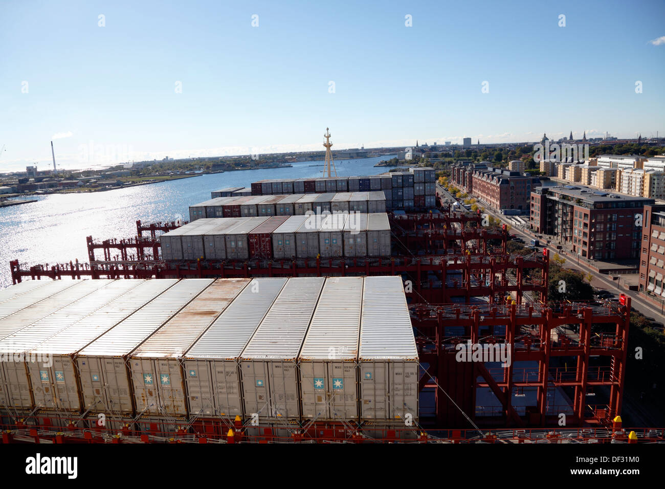 Rangées de conteneurs et structures bay sur Triple-E alors que Maersk majestueux à Copenhague pour une cérémonie de baptême. Vue de Copenhague. Banque D'Images