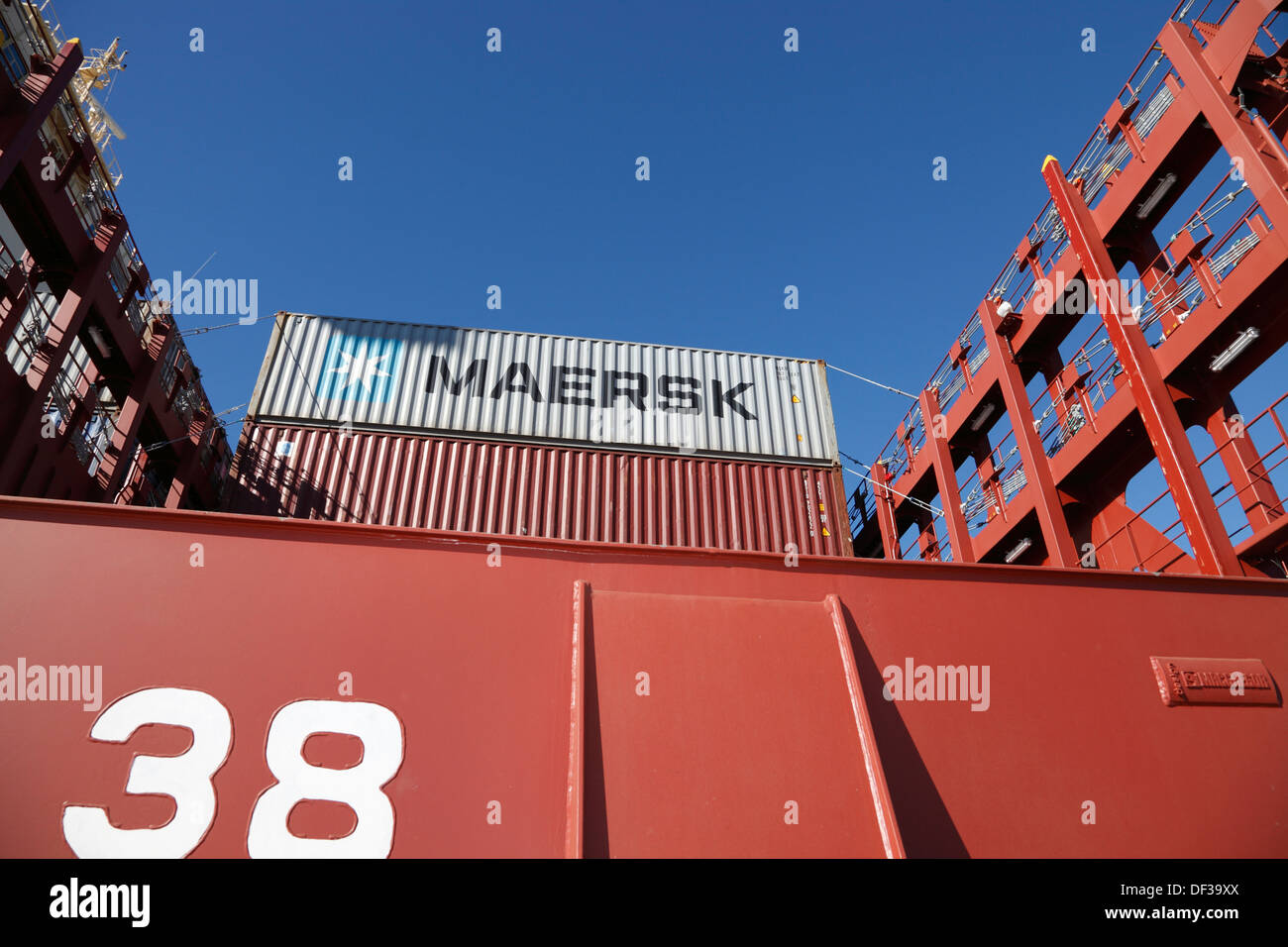 Les conteneurs et les structures de la baie sur le Triple-E alors que Maersk majestueux à Copenhague pour présentation et cérémonie de baptême officiel Banque D'Images