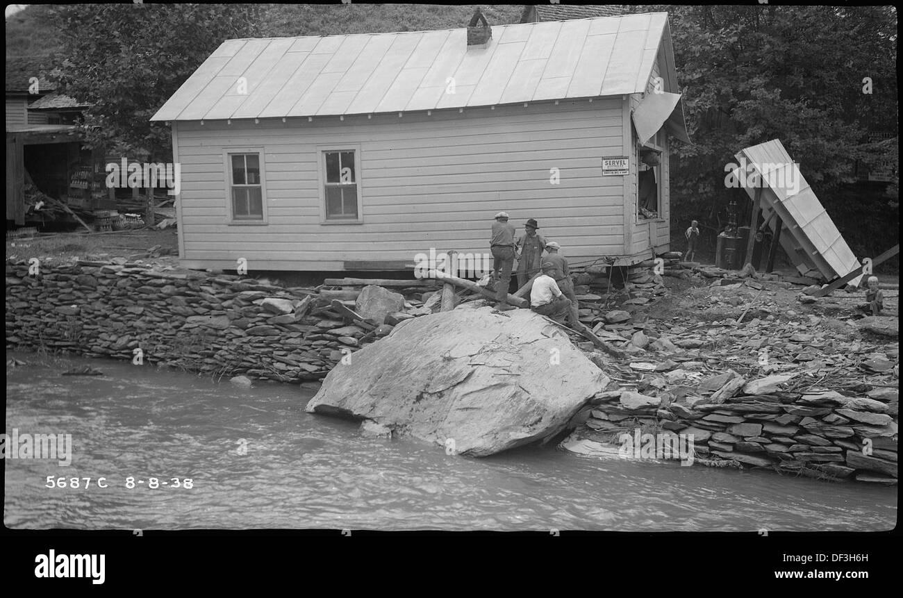 Une vieille photographie du magasin Brown, S.A. , un établissement d'affaires précoce, mettant en valeur la scène historique du commerce de détail. Banque D'Images