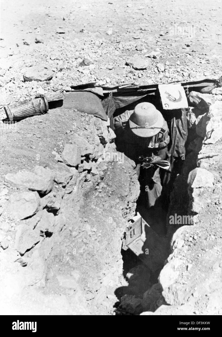 L'image de la propagande nazie! Décrit les fortifications anglaises sur le terrain à Bir Hakeim, en Libye, publié le 28 juin 1942. Fotoarchiv für Zeitgeschichte Banque D'Images