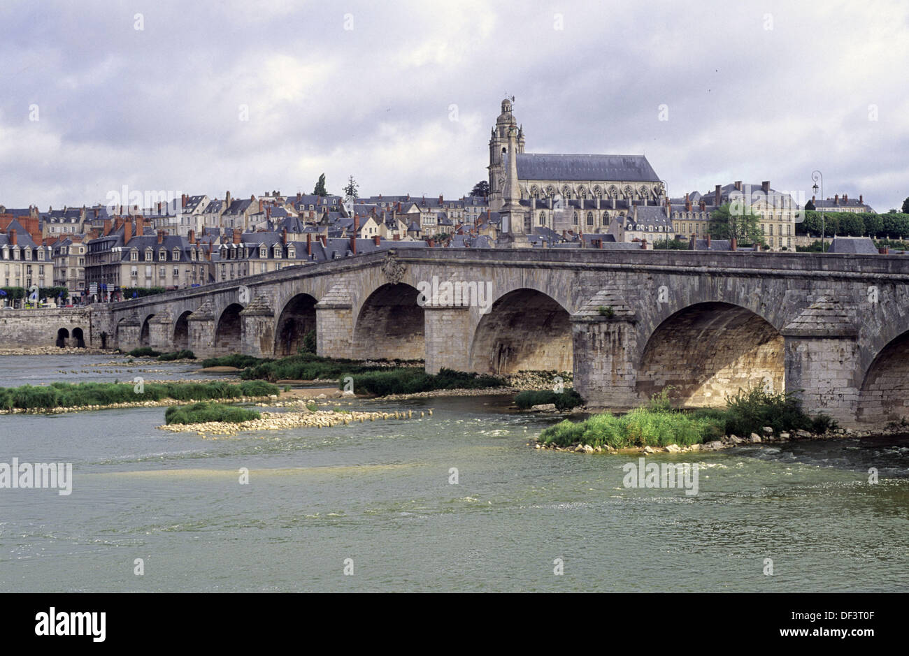 Pont Jacques Gabriel. Bord de la Loire. Ville de Blois. Loir-et-Cher. Région Centre. La France. Banque D'Images