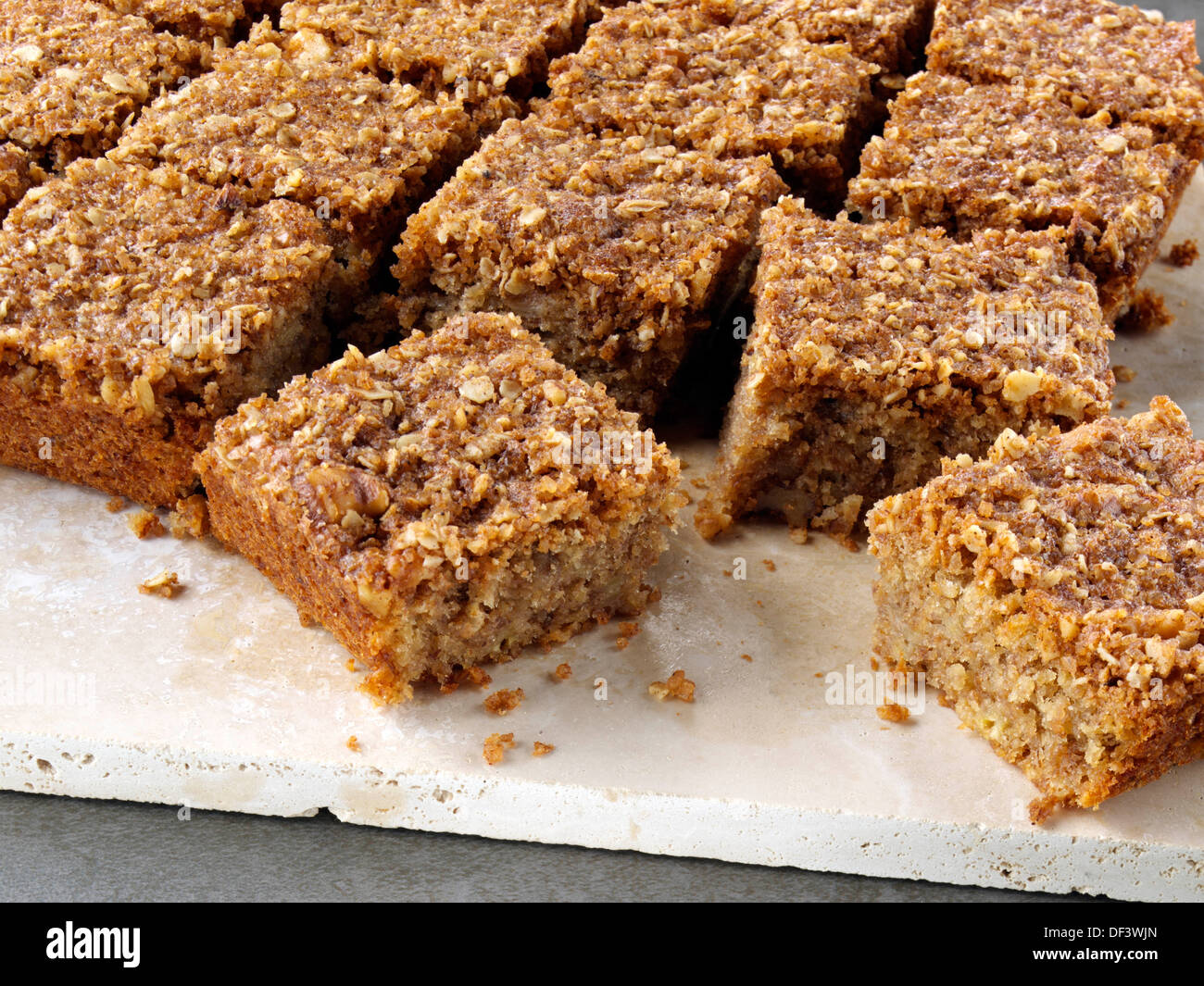Gateau Crunch Maison A La Banane Banque D Image Et Photos Alamy
