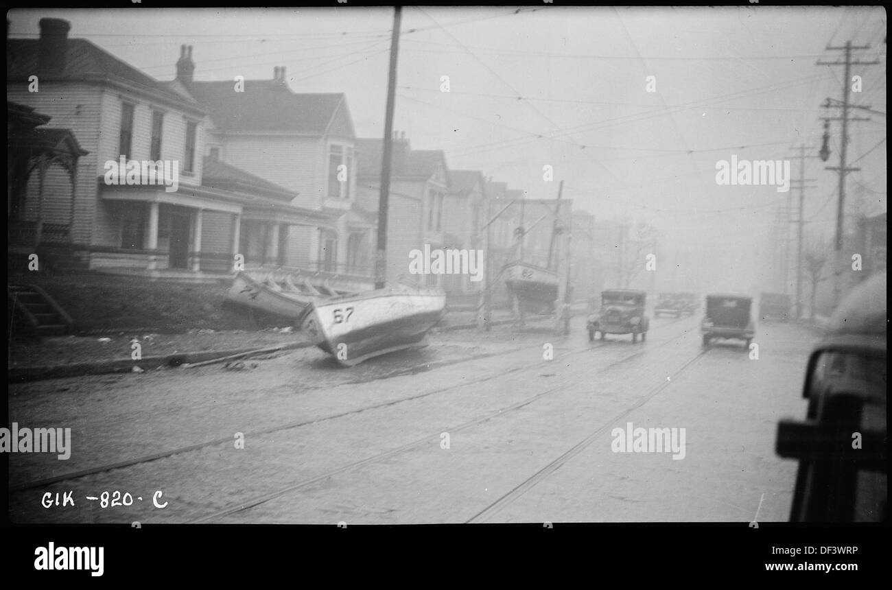 Les dégâts causés par les inondations sont montrés à Culver Military sur la 28e rue et Market Street, mettant en évidence les destructions causées par les inondations dans une installation militaire. Banque D'Images