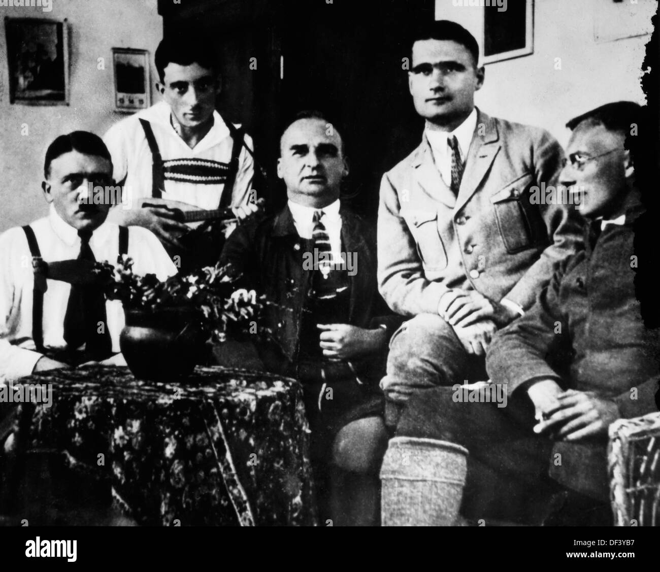 Adolf Hitler avec Emil Maurice, Herman Kriebel, Rudolf Hess & Friedrich Weber, 1925 Banque D'Images