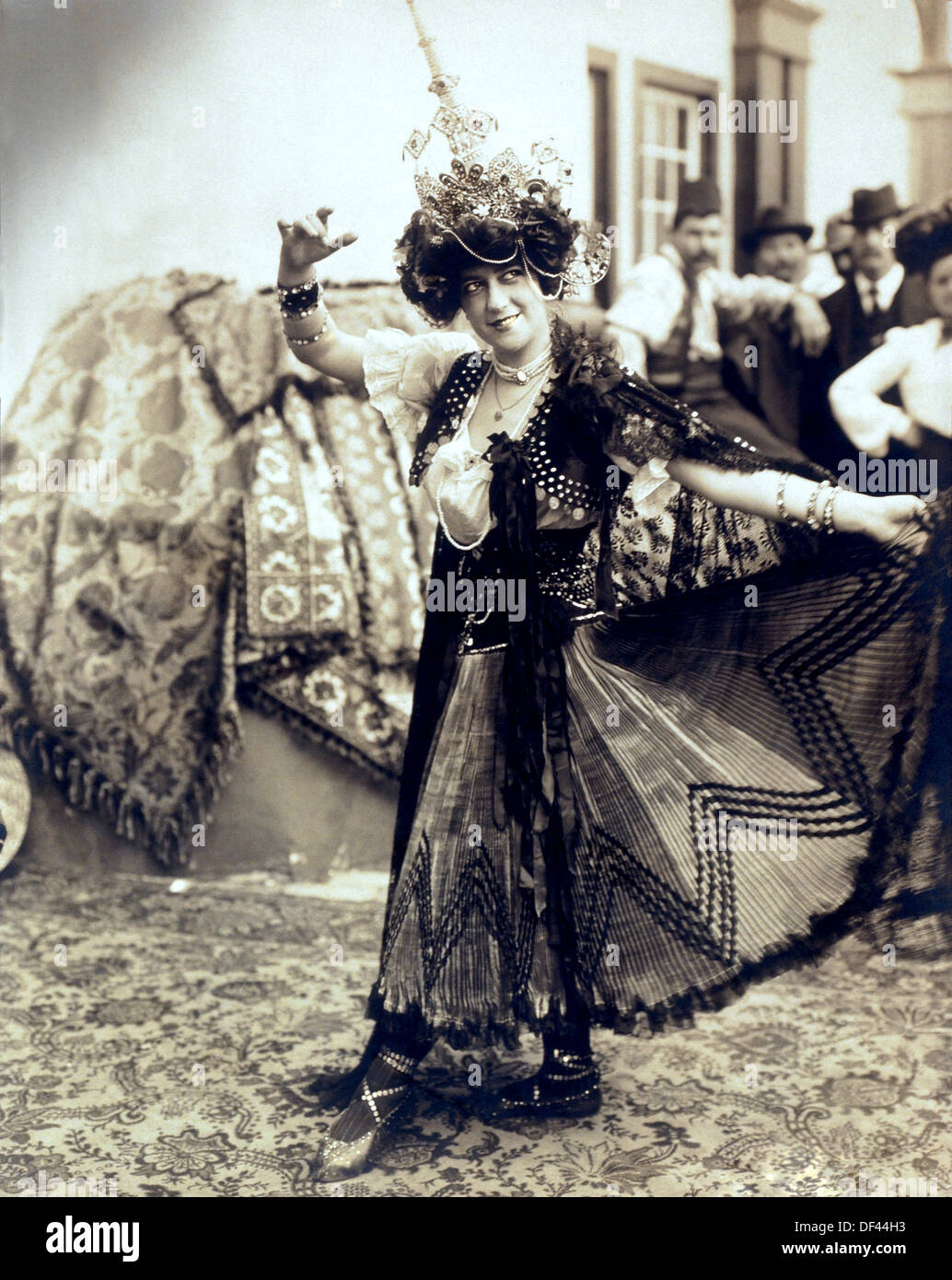 Danseuse à la Louisiana Purchase Exposition, également connu sous le nom de Saint Louis World's Fair, Saint Louis, Missouri, USA, 1904 Banque D'Images