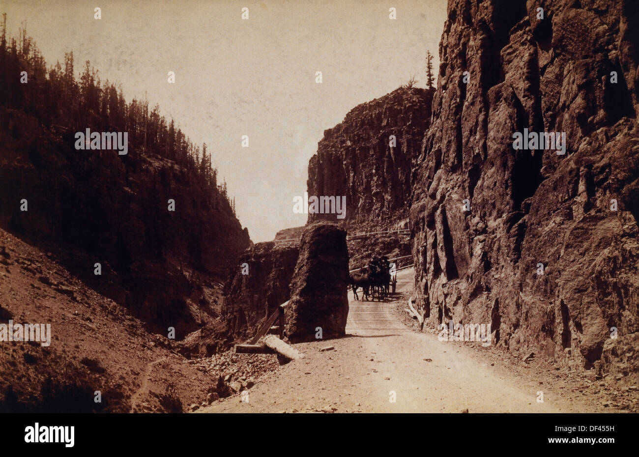 Entrée est de Golden Gate Canyon, le parc de Yellowstone, Wyoming, USA, vers 1900 Banque D'Images