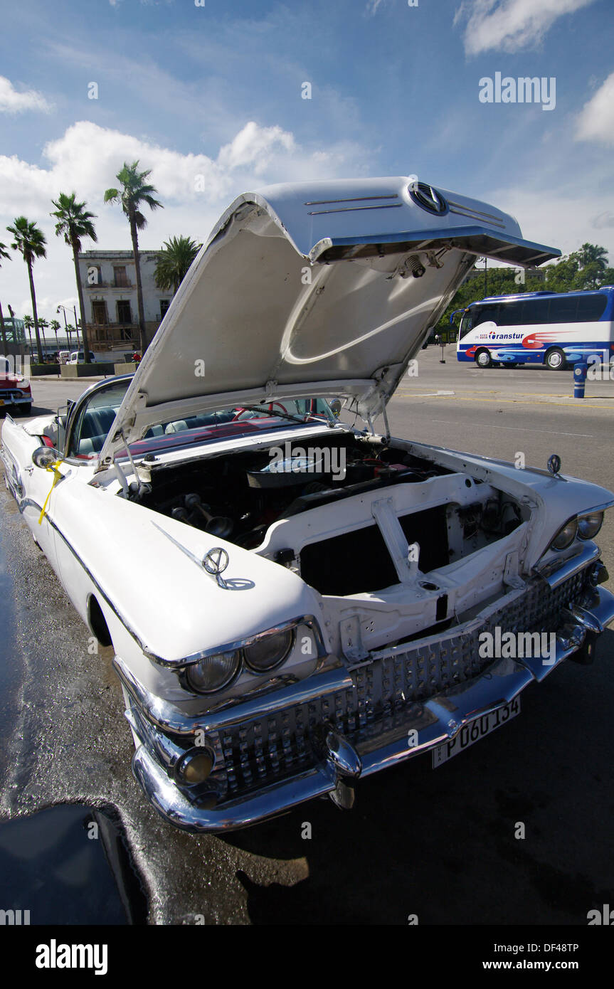 Sous le capot vintage vieux Banque de photographies et d’images à haute ...