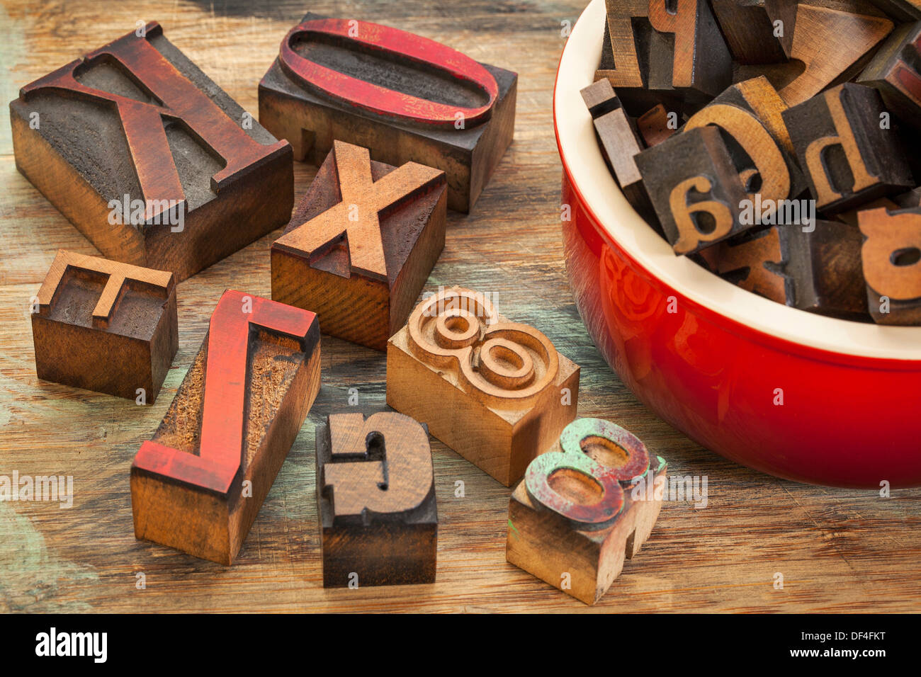Typographie concept - un pot de bois type letterpress printing blocks Banque D'Images