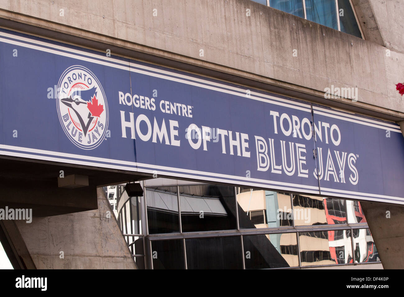 Signe des Blue Jays de Toronto et le logo au Centre Rogers à Toronto Banque D'Images