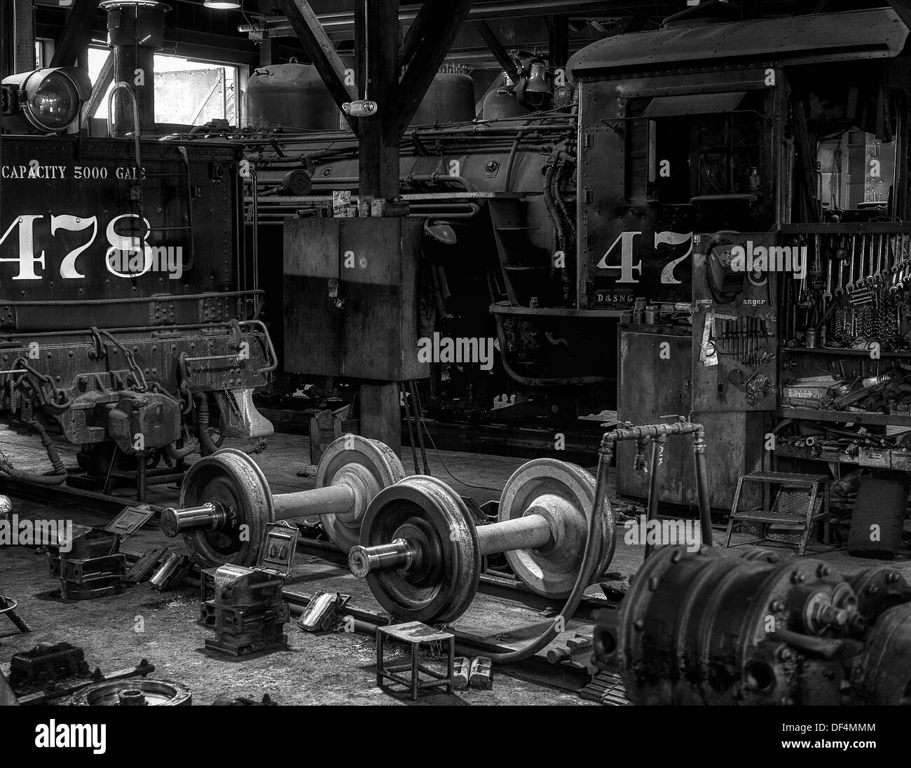 B&w image de l'atelier de réparation à l'État de Durango & Silverton railroad station, à Durango au Colorado Banque D'Images