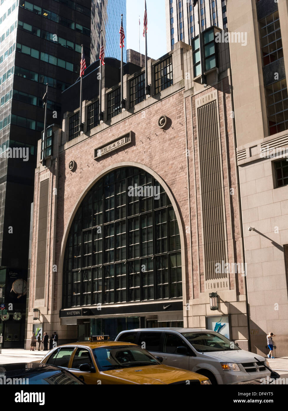 Old Niketown Athletic Apparel with Swoosh logo, Store, 6 East 57th Street, NYC Banque D'Images