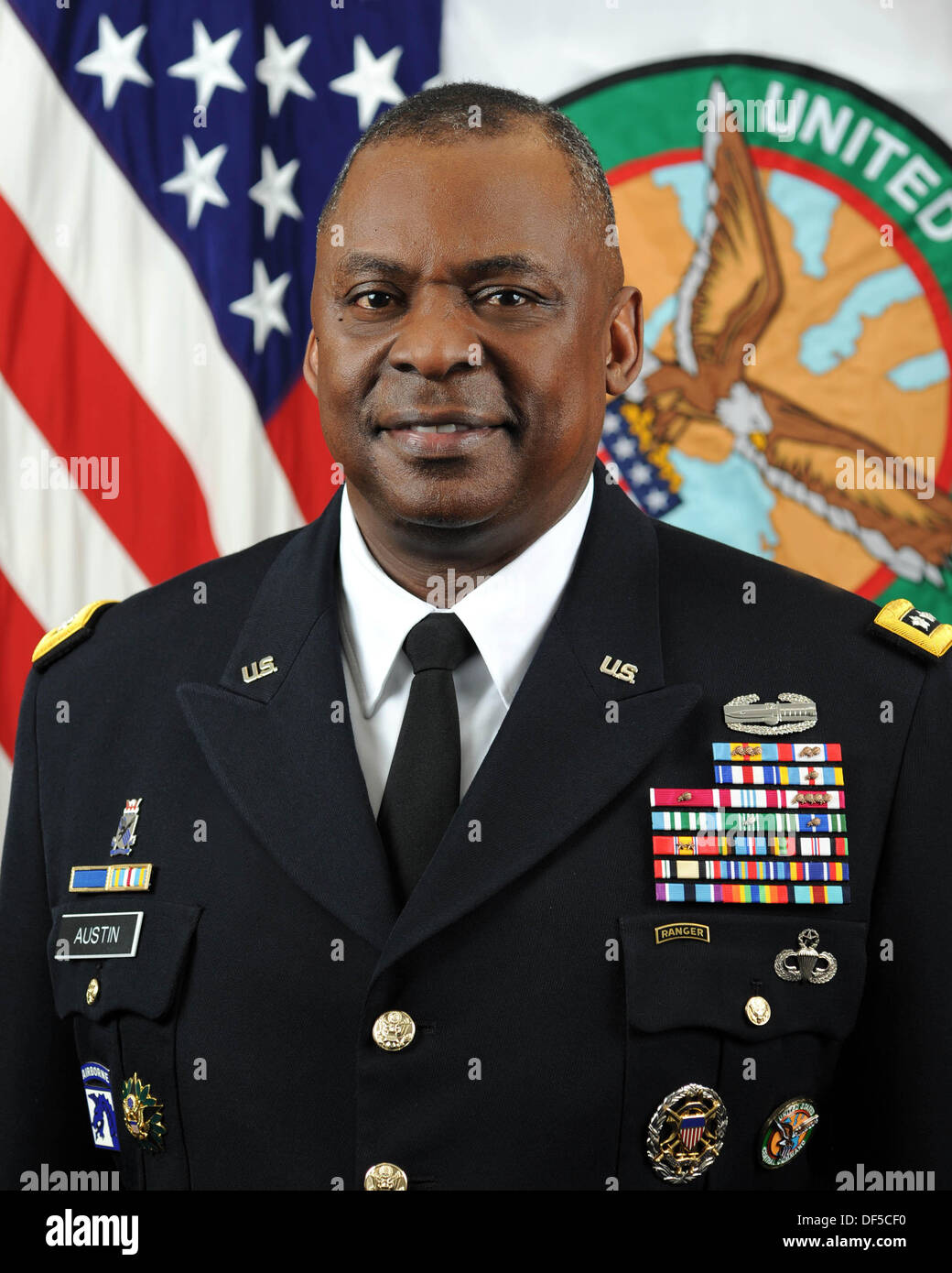 Document - Général Lloyd J. Austin III, commandant du Commandement central des États-Unis, a pris ses fonctions le 22 mars 2013. Crédit obligatoire : Monica A. King / DoD via CNP Banque D'Images
