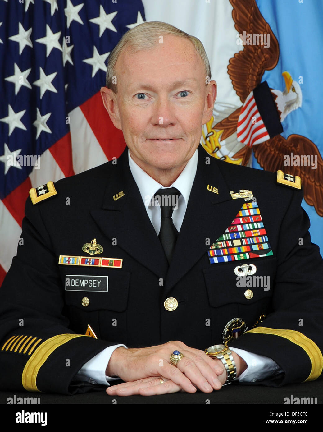 Document - United States Army Général Martin E. Dempsey a été assermenté en tant que le 18e Président de l'état-major des armées le 1 octobre 2011 après avoir servi comme l'Armée de terre Chef d'état-major du 37e du 11 avril 2011 au 7 septembre 2011. Crédit obligatoire : Ministère de la Défense Banque D'Images