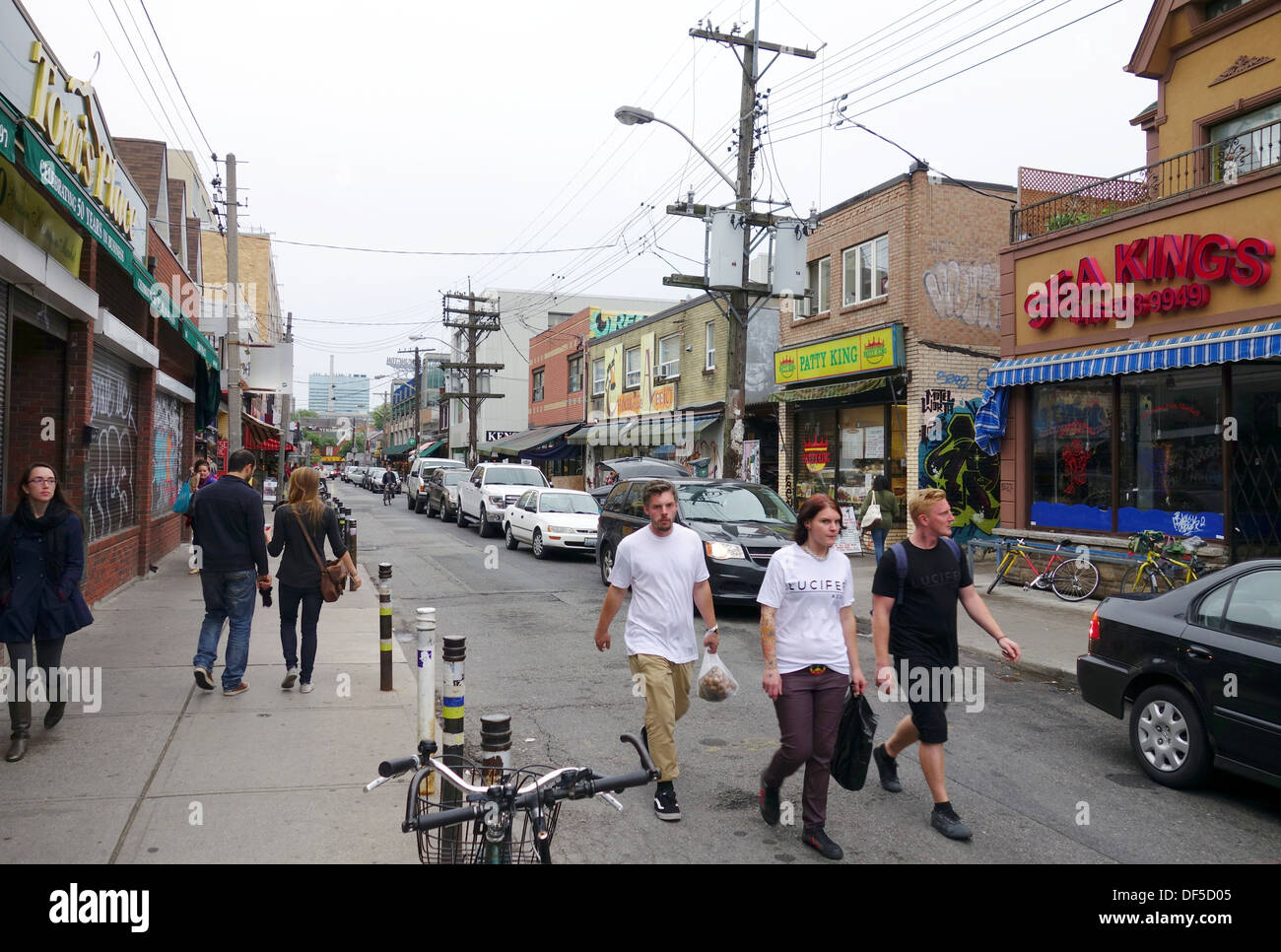 Rue animée de Kensington Market à Toronto, Canada Banque D'Images