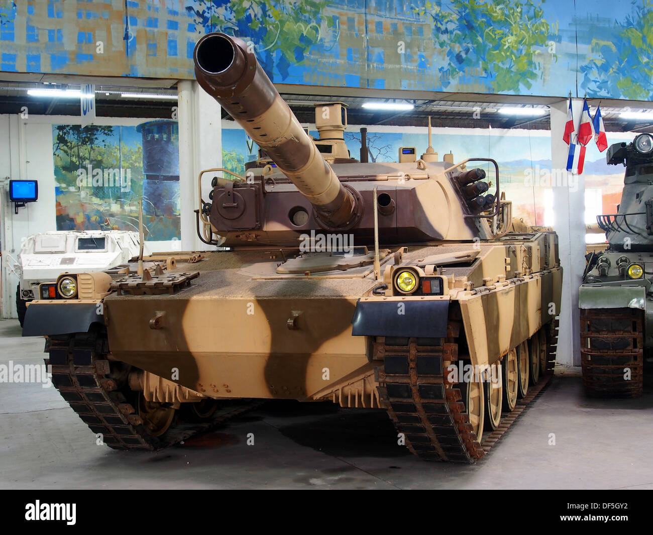 L'AMX-40 est un char de combat français exposé au Musée des blindés à ...
