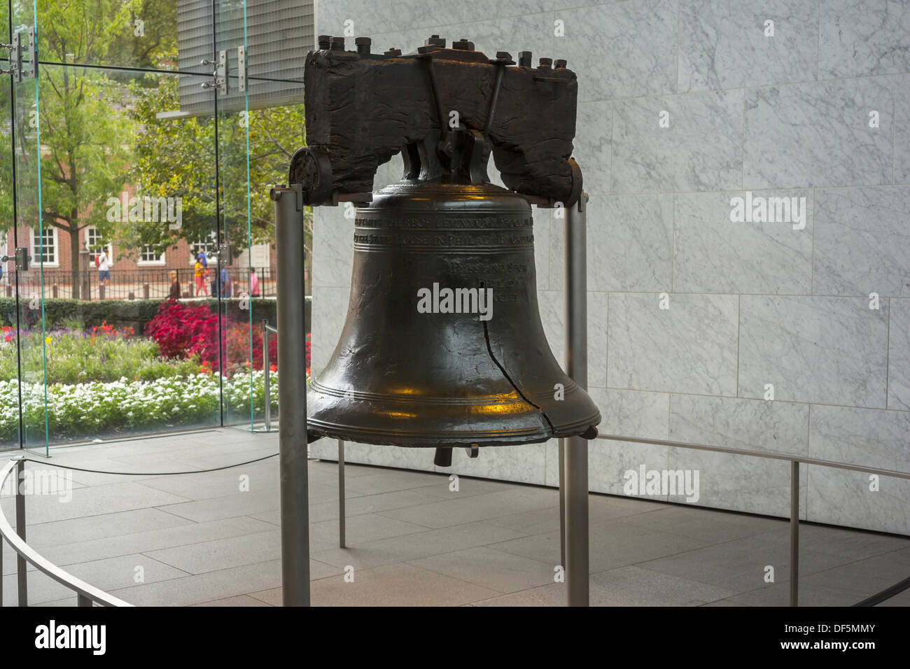 LIBERTY BELL (©PASS & RANGER 1753) LIBERTY BELL CENTER (©BERNARD CYWINSKI 2003) Philadelphia Pennsylvania USA Banque D'Images