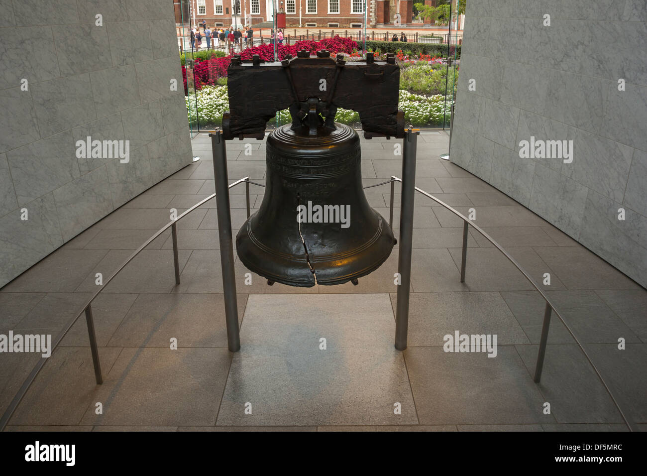 LIBERTY BELL (©PASS & RANGER 1753) LIBERTY BELL CENTER (©BERNARD CYWINSKI 2003) Philadelphia Pennsylvania USA Banque D'Images