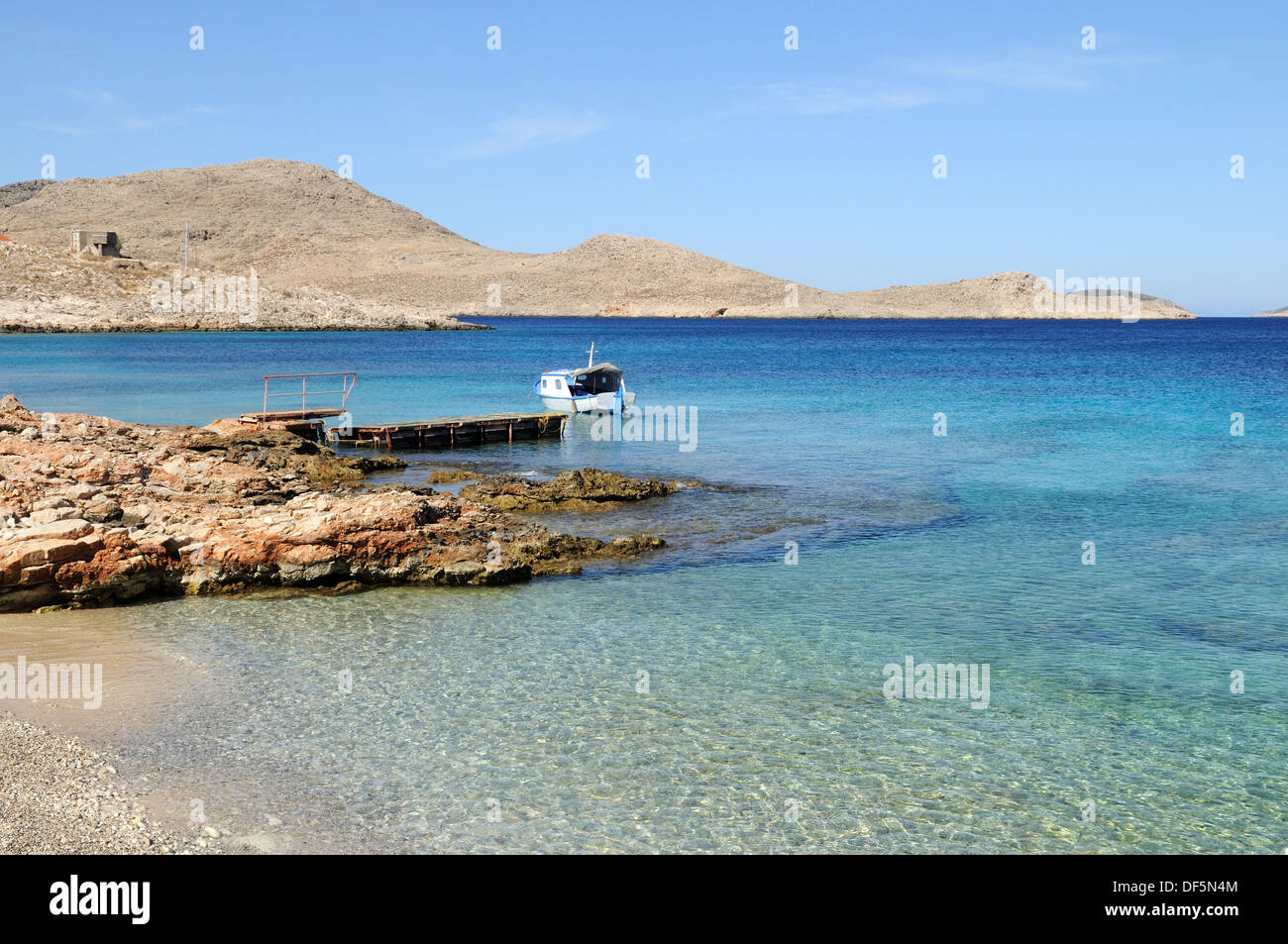 Crystal Clear blue sea à Ftenagia Chalki Halki Plage Mer Egée Le Dodécanèse Grèce Banque D'Images