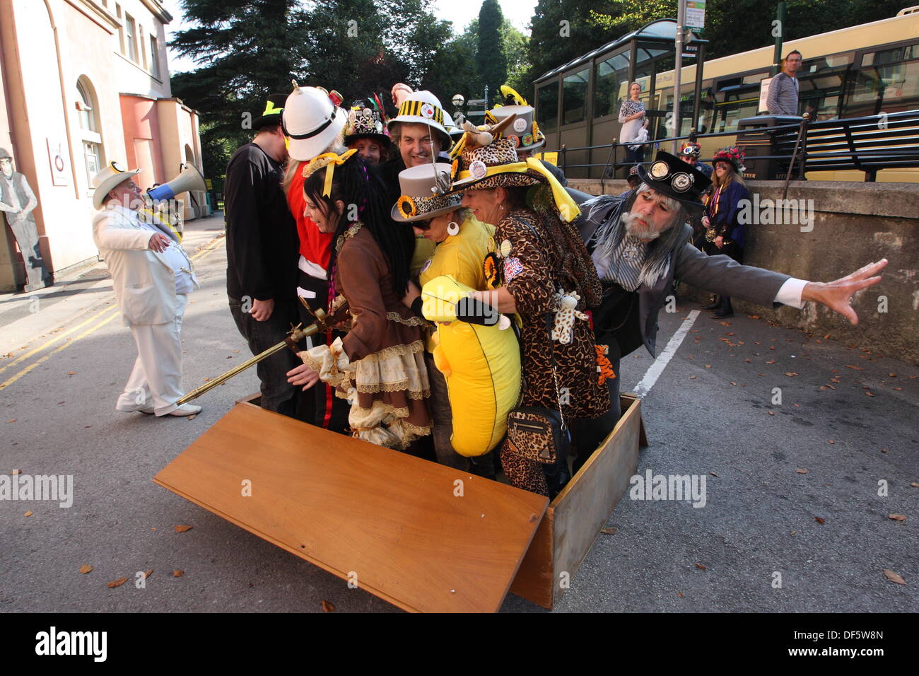 Alan 'Howlin Laud' espère, chef du parti officiel Monster Raving Loony préside un cabinet re-shuffle, UK Banque D'Images