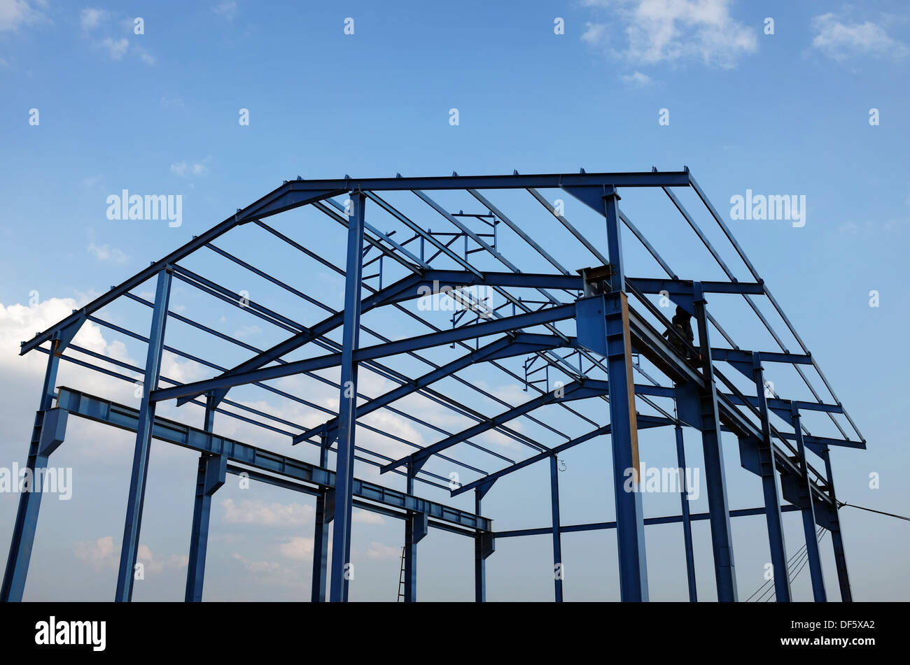 Structure en acier d'un nouveau bâtiment industriel Banque D'Images