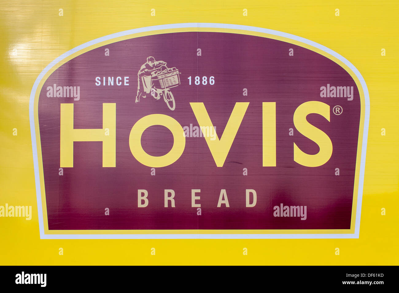 Logo pour la marque Hovis bread sur le côté d'un camion de livraison. Banque D'Images