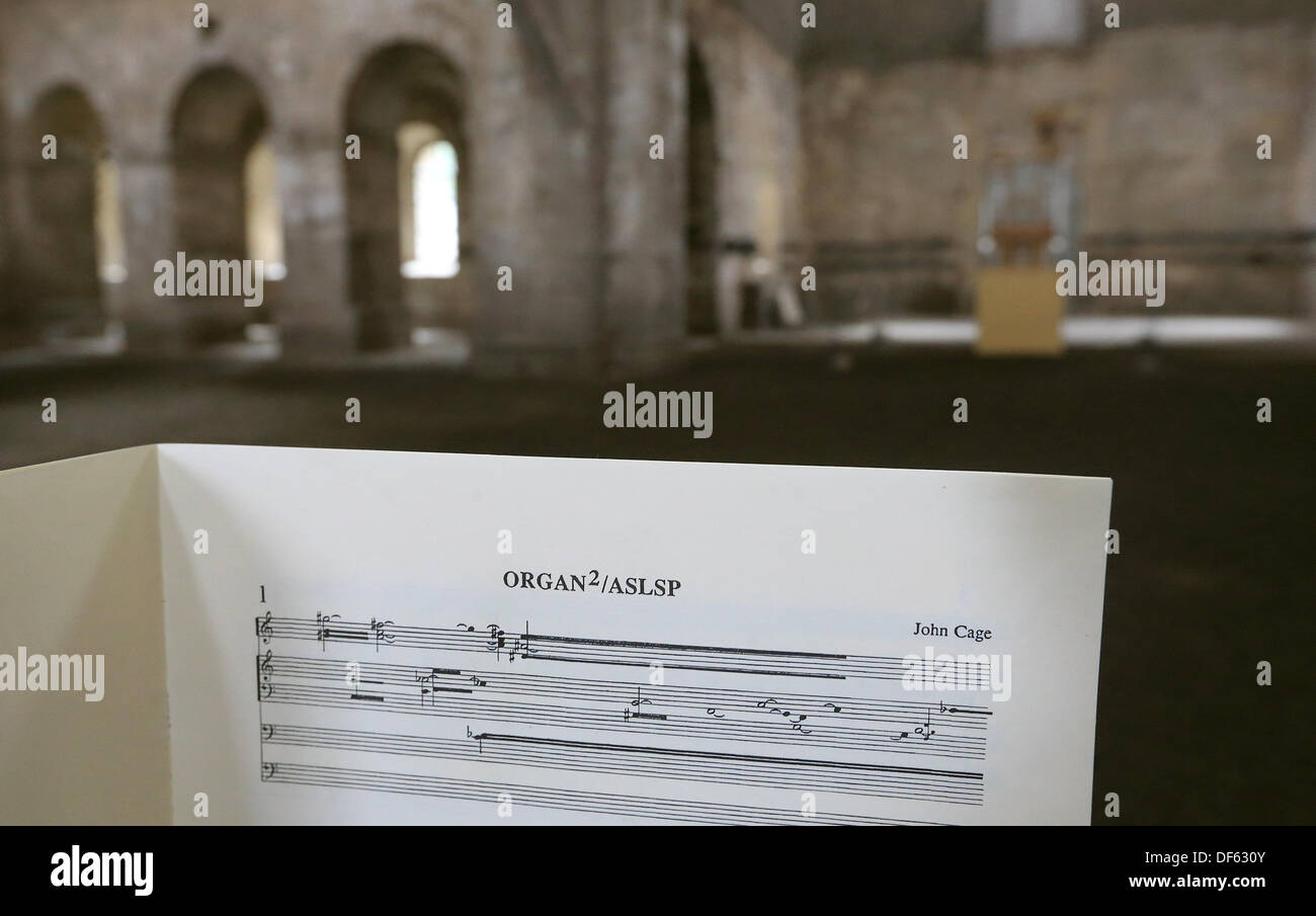 Le livre de la musique à l'orgue dans l'église St Burchardi à Halberstadt, Allemagne, 24 septembre 2013. À l'art projet "aussi faible que possible" un morceau de l'avant-garde, le compositeur John Cage est effectuée. La pièce est organisé pour 639 ans et est la plus lente de l'opus le monde. L'exécution a commencé sur le 05 septembre 2013. Photo : JENS WOLF Banque D'Images
