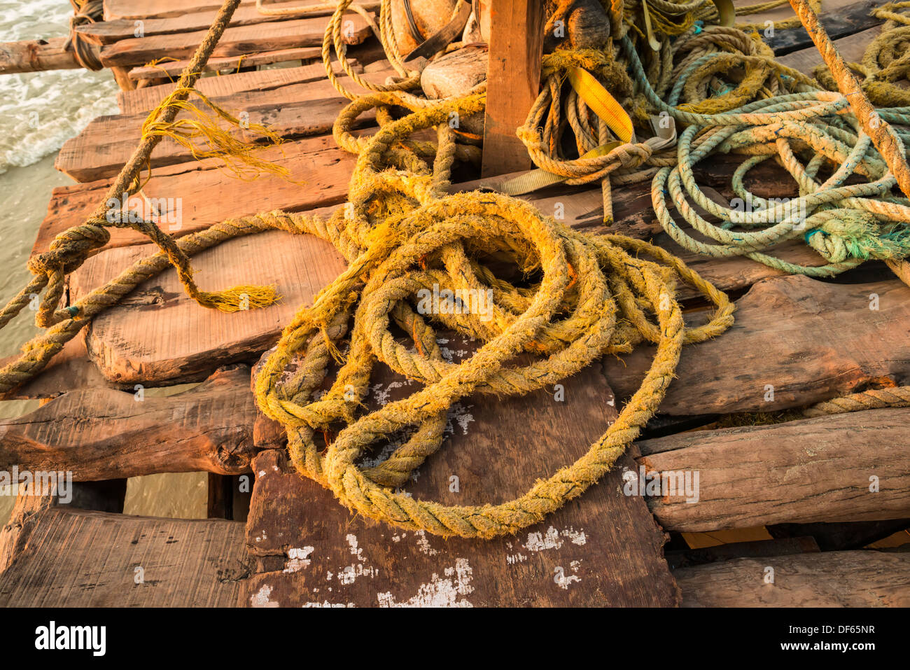 Des câbles de filets de pêche Banque D'Images