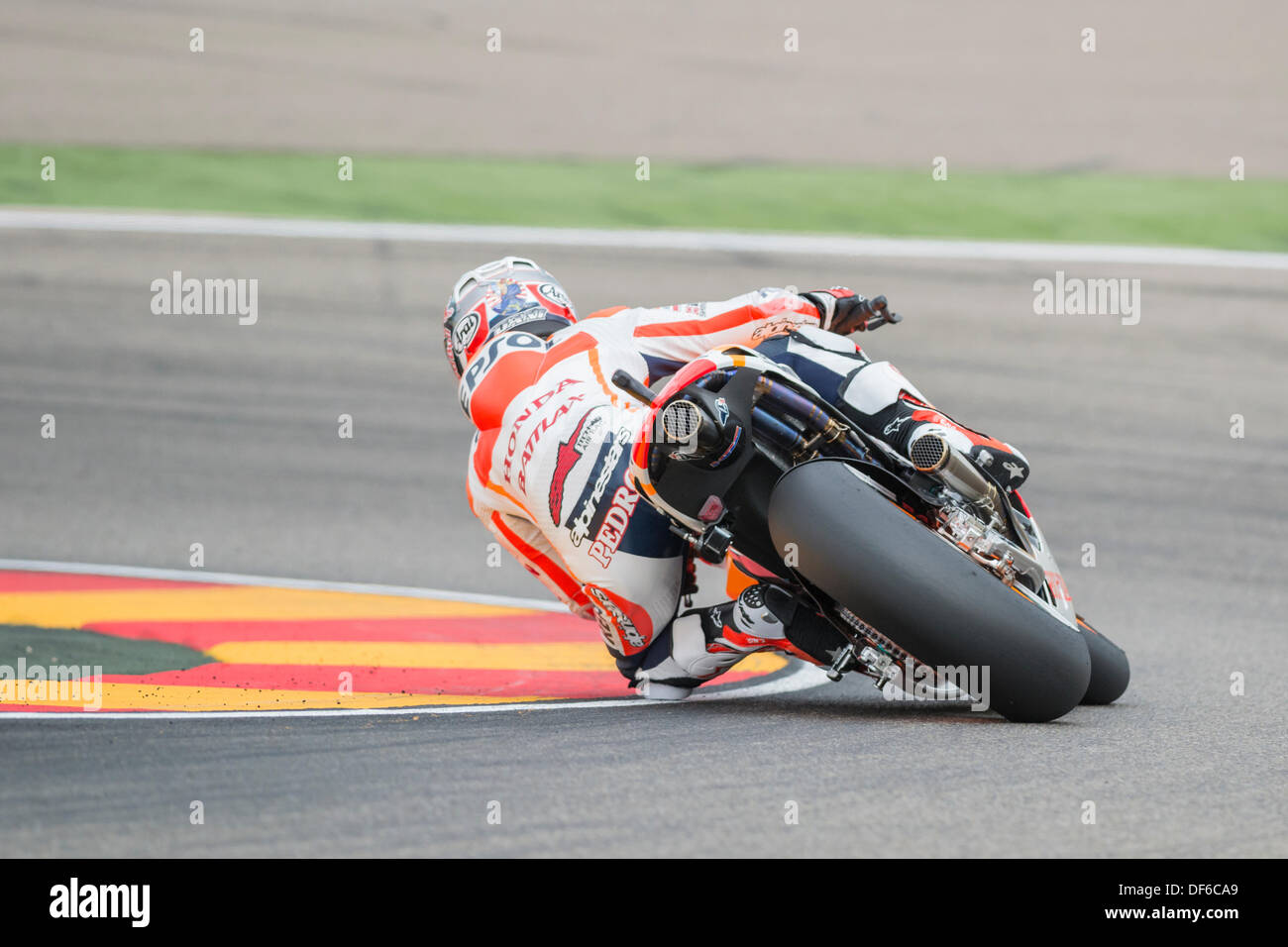 Coureur espagnol, Daniel Pedrosa, tente d'obtenir la pole position en qulifying 2 grand prix Motogp en Aragon (MotoGp), circuit à Alcañiz, Espagne le 28 septembre 2013 Honda Repson rider Daniel Pedrosa a fini troisième dans qualifiyin à Alcañiz Circuit, Teruel, Espagne. Banque D'Images