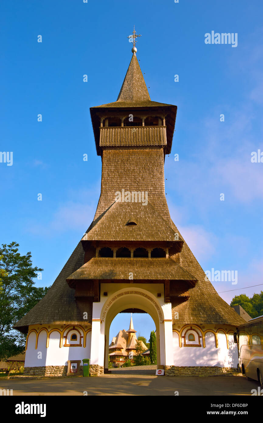 Églises en bois & Orthdox monastère de Barsana. Maramures, dans le Nord de la Transylvanie, Roumanie Banque D'Images